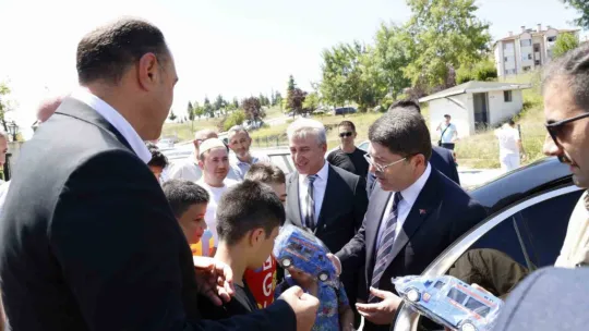 Adalet Bakanı Tunç Sakarya'da Cuma namazı kıldı