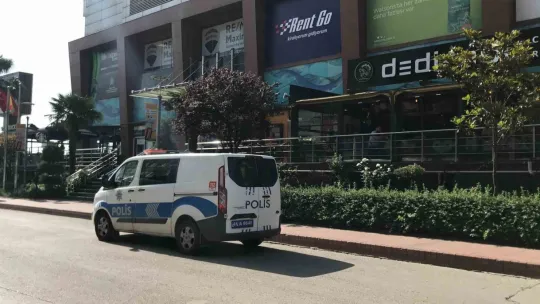 Adliyenin yanı başında silahla vuruldu