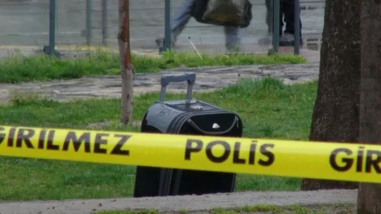 Ağaç dibine bırakılan şüpheli valiz tramvay seferlerini durdurdu