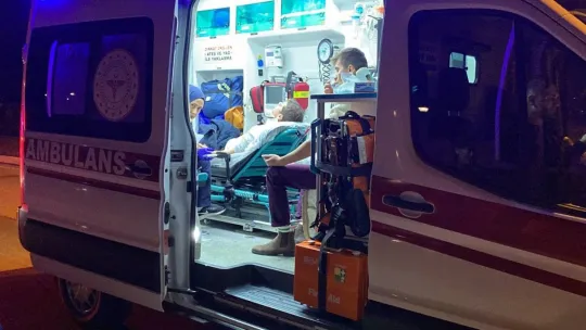 Otomobilin motoru yerinden fırladı: 1'i ağır 5 yaralı