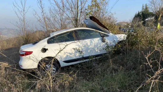 İzmit'te feci kaza! Ağaca çarptı, sürüklendi, savruldu