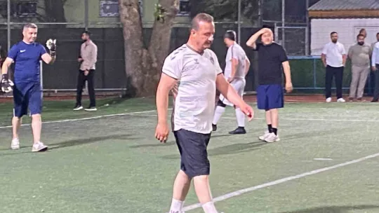 Ağıralioğlu, Kocaeli'de halı sahada maç yaptı