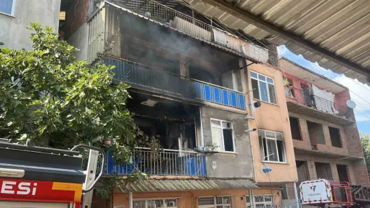 Ağlatan yangın: 1'i bebek 4 kişi dumandan etkilendi