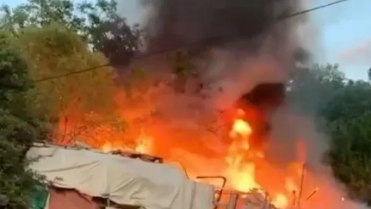 Ahır alevlere teslim oldu