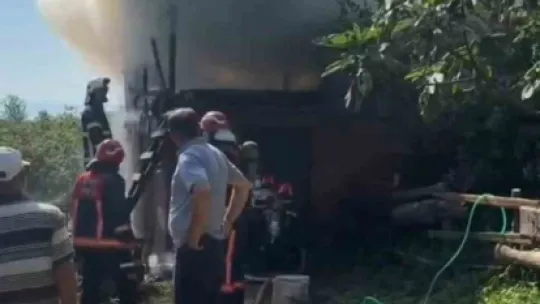 Ahır ve samanlık alevlere teslim oldu, hayvanlar son anda kurtarıldı