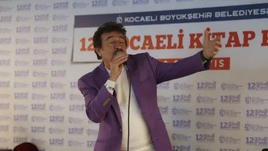 Ben ayrılıkların şairiyim