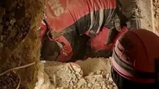 Ailesini enkazdan kurtaran ekipten arama kurtarma eğitimi aldı