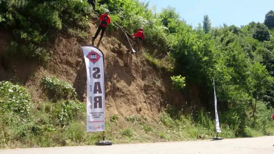 Ailesini enkazdan kurtaran ekipten arama kurtarma eğitimi aldı