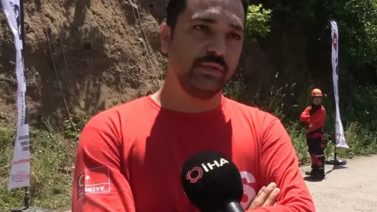 Ailesini enkazdan kurtaran ekipten arama kurtarma eğitimi aldı
