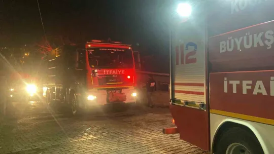 Ailesinin yaşadığı daireyi benzin döküp ateşe verdi