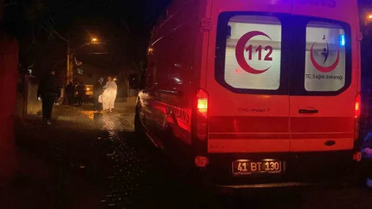 Ailesinin yaşadığı daireyi benzin döküp ateşe verdi