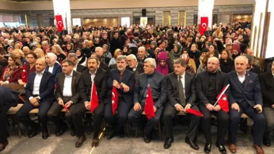 Ak Parti'de müzik yok, bayraklı protesto var
