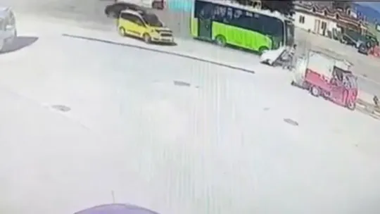 Akaryakıt istasyonundaki feci kaza kamerada