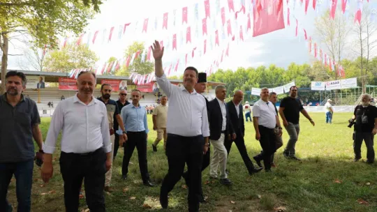 Akbalık Yağlı Güreşleri'nde 600 pehlivan ter döküyor