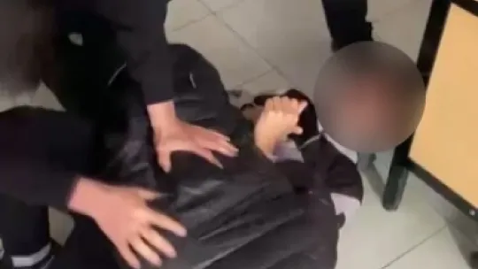 Akran zorbalığı bir anneyi böyle ağlattı