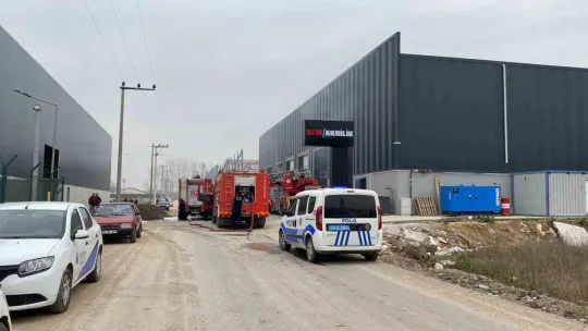 Akrilik levha fabrikasında korkutan yangın