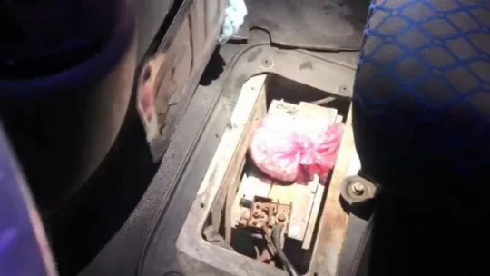 Akü kısmına gizlenen uyuşturucuları Alfa buldu!