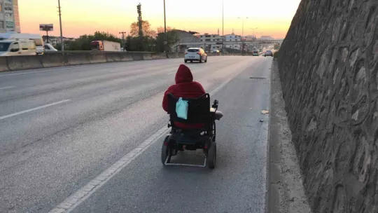 Yolda kalan kadının sözleri yürek dağladı: Engelliyim diye kimse istemiyor beni