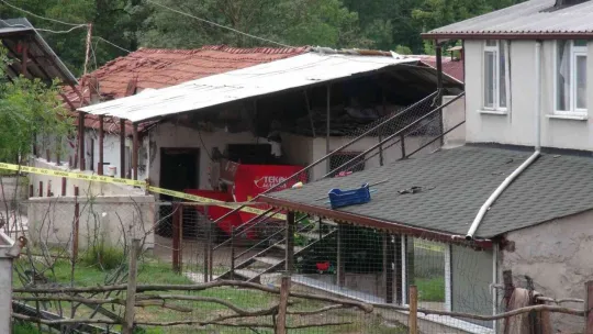 Alacak verecek meselesi yüzünden ablasını yaraladı