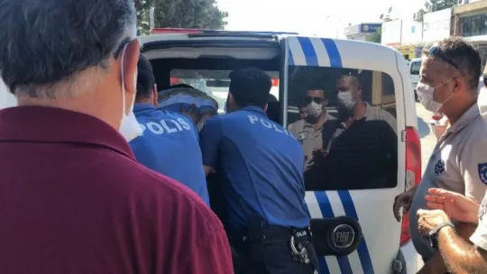 Alacaklısını elindeki tabanca ile kovalarken 3 kişiyi vurdu