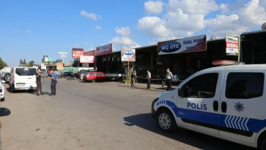 Alacaklısını elindeki tabanca ile kovalarken 3 kişiyi vurdu