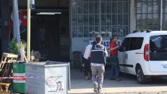 Alacaklısını elindeki tabanca ile kovalarken 3 kişiyi vurdu