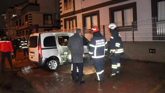 Araç alev alev yandı