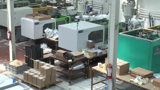 Alev alev yanan fabrika kesimhanede yeniden küllerinden doğdu