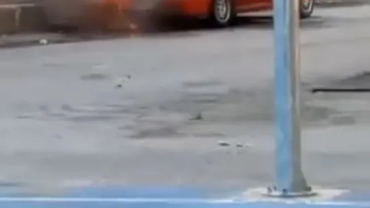 Alev alev yanan otomobilde patlama