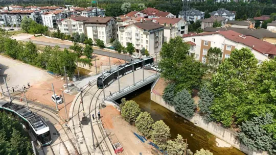 Alikahya Tramvay Hattı'nda ilk sürüş Başkan Büyükakın'dan