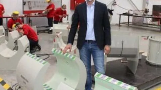 Alışveriş poşetleri için dezenfekte cihazı üretti 