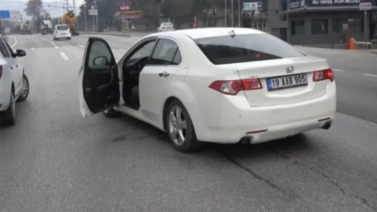 Alkollü araç kullanırken ehliyetini kaptıran avukat direksiyon başında yakalandı!