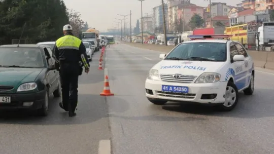 Alkollü araç kullanırken ehliyetini kaptıran avukat direksiyon başında yakalandı!