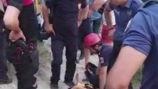 Alkollü gençlerin taşkınlığı kavgaya döndü: 3 yaralı!