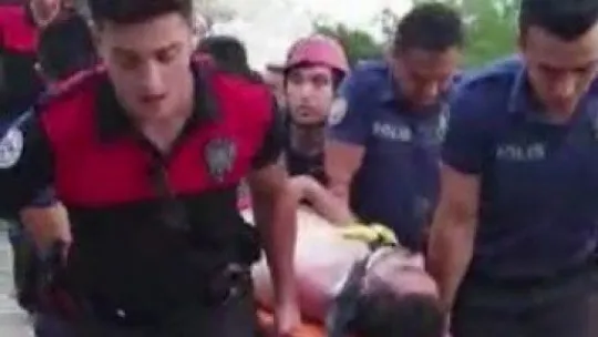 Alkollü gençlerin taşkınlığı kavgaya döndü: 3 yaralı!