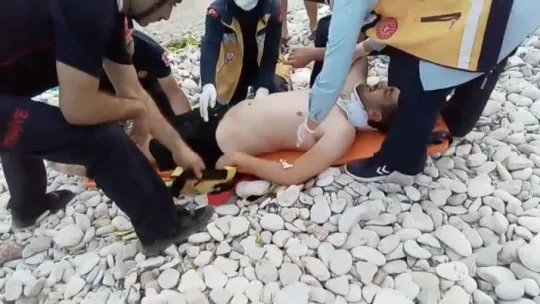 Alkollü gençlerin taşkınlığı kavgaya döndü: 3 yaralı!