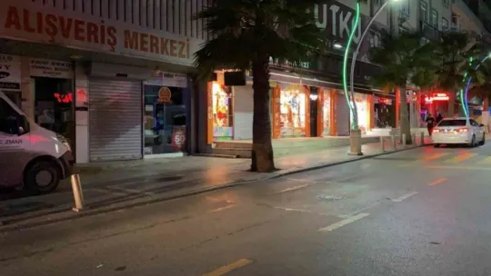 Alkollü şahıslar omuz atıp tartıştıkları 2 kardeşi bıçaklayıp kaçtılar