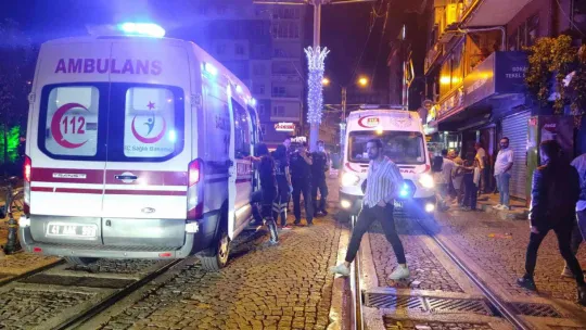 Alkollü olan iki grup arasında çıkan kavga çıktı