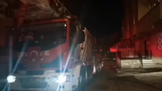 Ocakta unutulan yemek yangın çıkardı