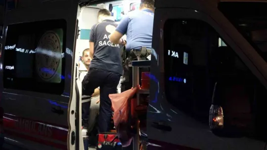 Alkollü sürücünün kullandığı cip direğe çarpıp yan yattı
