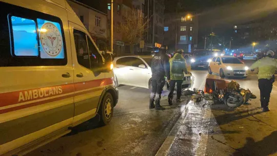 Kocaeli'de otomobil ile motosiklet çarpıştı