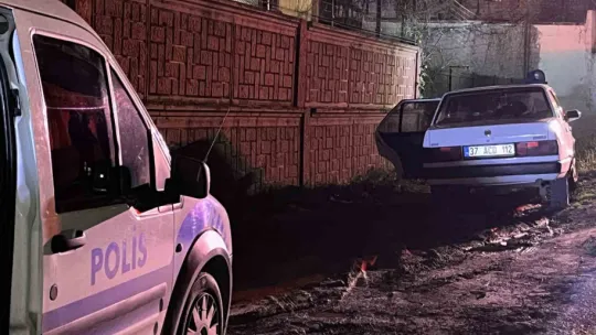 Alkollü ve ehliyetsiz sürücü polisten kaçtı