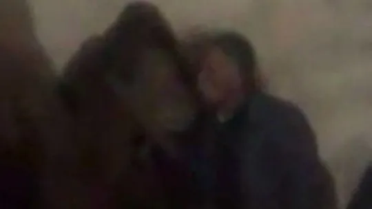 Alkolü fazla kaçırınca develeri öptüler