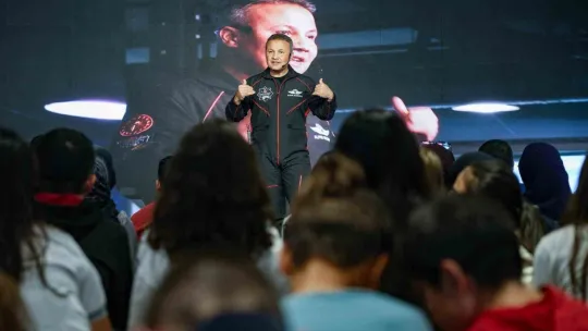 Alper Gezeravcı'dan öğrencilere uzay ilhamı