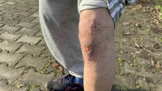 Altın çantasıyla evine girmek isteyen yaşlı adam gasbedildi