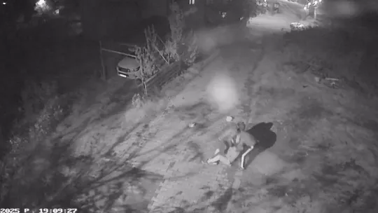 Altın çantasıyla evine girmek isteyen yaşlı adam gasbedildi