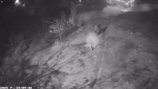 Altın çantasıyla evine girmek isteyen yaşlı adam gasbedildi