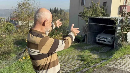 Altın çantasıyla evine girmek isteyen yaşlı adam gasbedildi