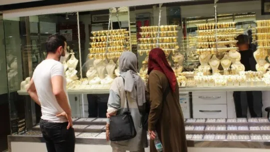 Altın rekor kırınca yatırım yapmak isteyenler kuyumculara koştu
