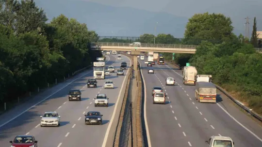 Anadolu Otoyolu'nun Sakarya geçişinde akıcı bayram yoğunluğu